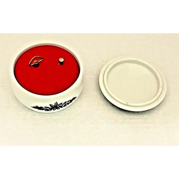 Melodies of Christmas‎ Heritage House 1992 Silver Bells Dickens Round Music Box - Picture 4 of 5